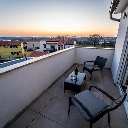 Villa Luka With Private Pool Near Pula