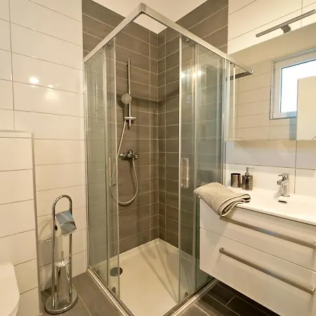 Βίλα Luka With Private Pool Near *