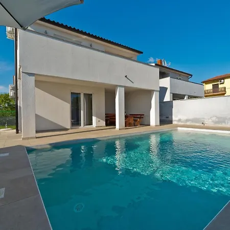 Luka With Private Pool Near Villa