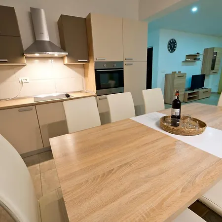 Luka With Private Pool Near فيلة