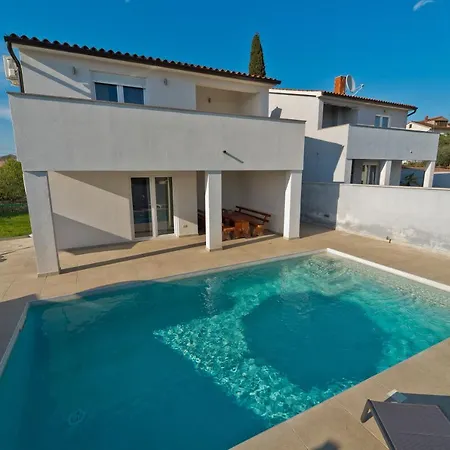 فيلة Luka With Private Pool Near *