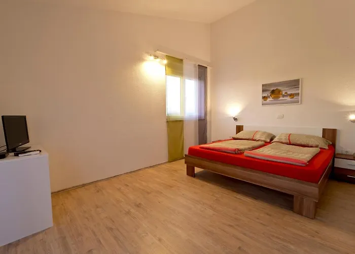 Luka With Private Pool Near 别墅