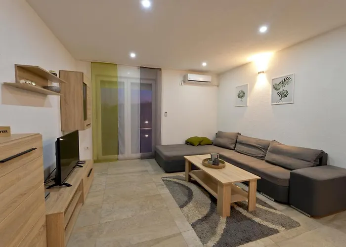 别墅 Luka With Private Pool Near