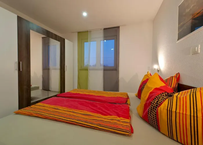 别墅 Luka With Private Pool Near