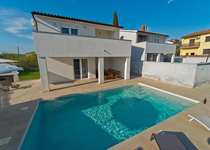 别墅 Luka With Private Pool Near *