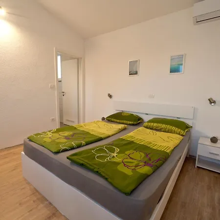 Luka With Private Pool Near Вилла Пула