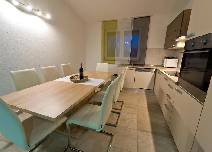 Luka With Private Pool Near Pula