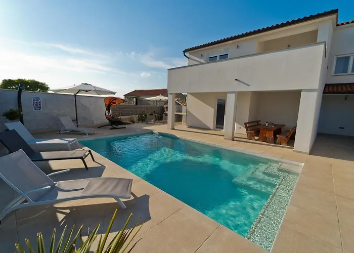 Villa Luka With Private Pool Near Pula